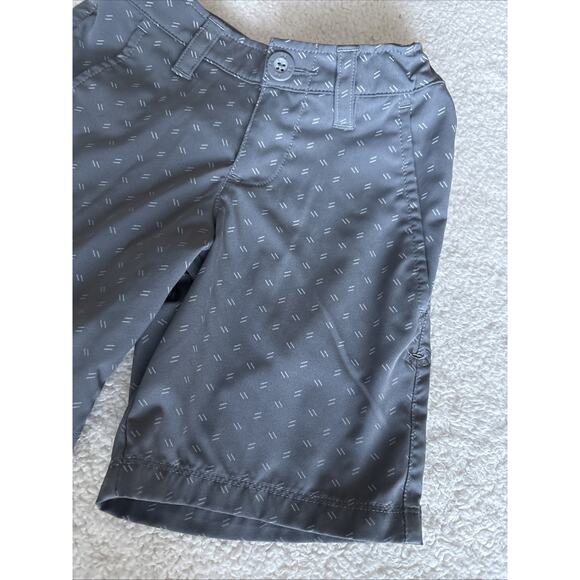 Under Armour Youth Boy's Heat Gear Loose Fit Golf Shorts Size YXS - Picture 1 of 5